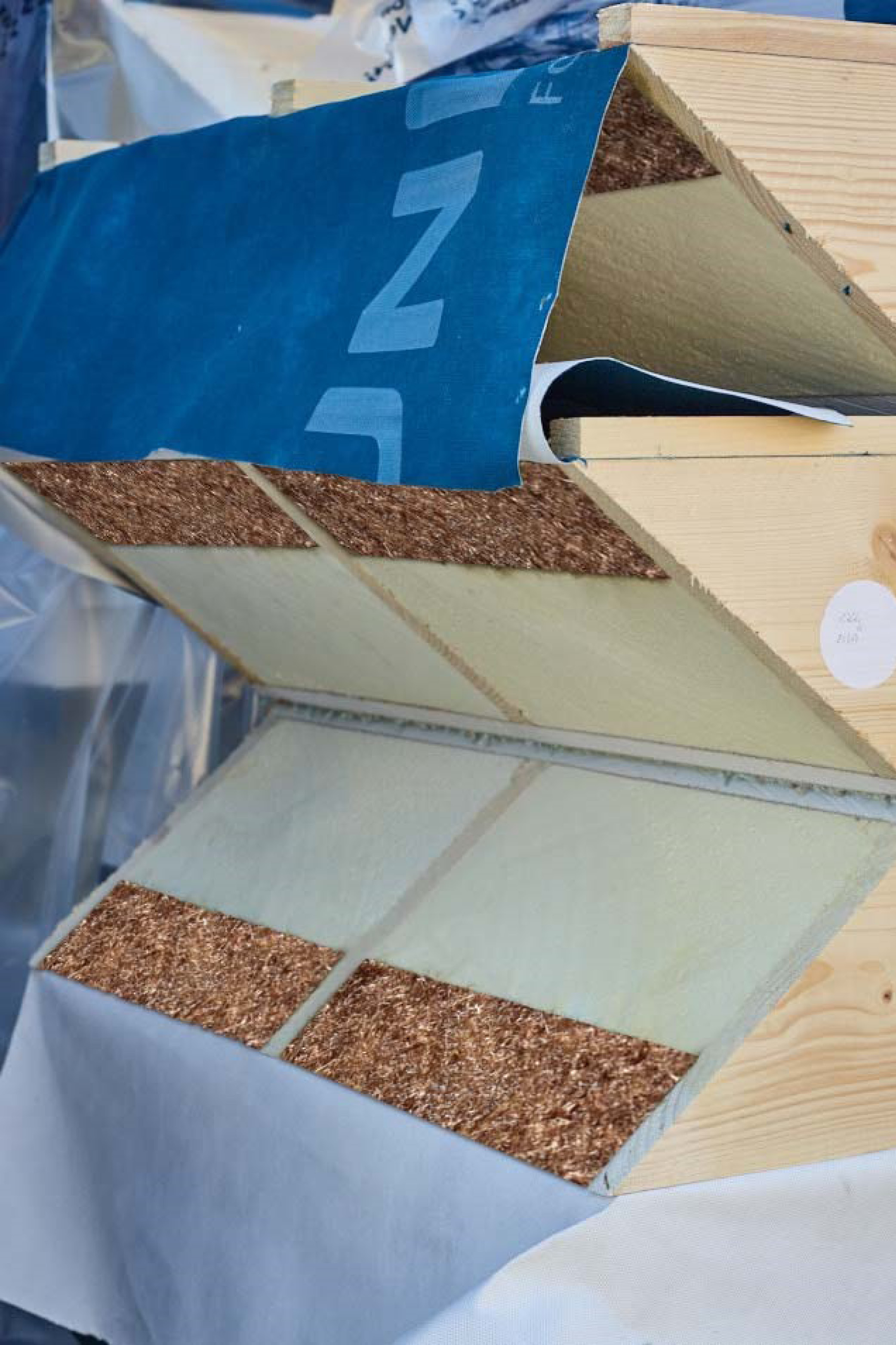 Panneau de toiture bi-matière polyuréthane et fibre de bois Usystem Roof OS Comfort Natural pour toiture en pente isolation par l'extérieur
